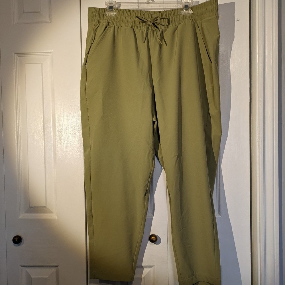 EUC All in Motion High-Rise Stretch Woven Taper Leg pants - XL- Olive Green